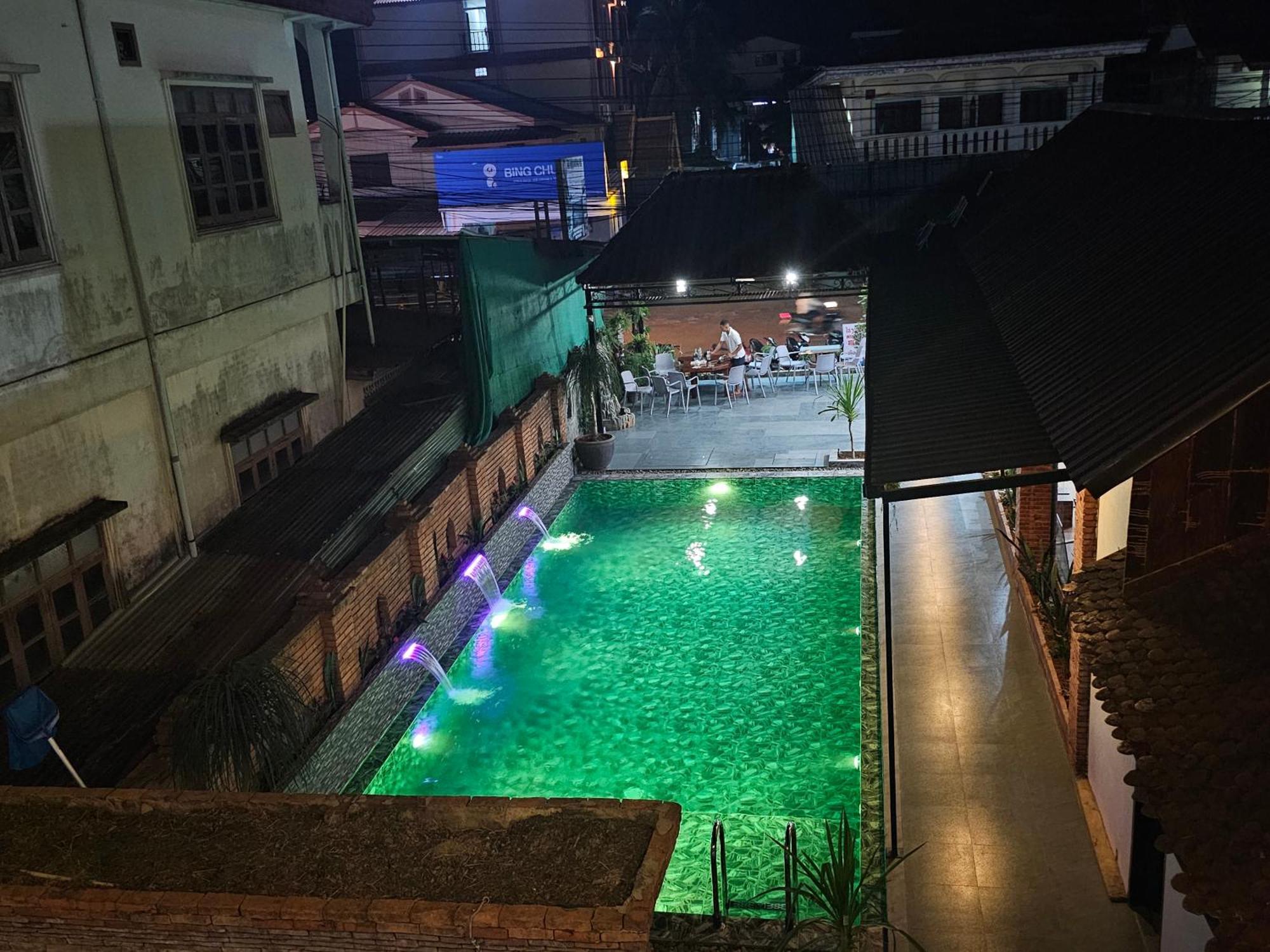 Win Hotel 방 비엥 외부 사진