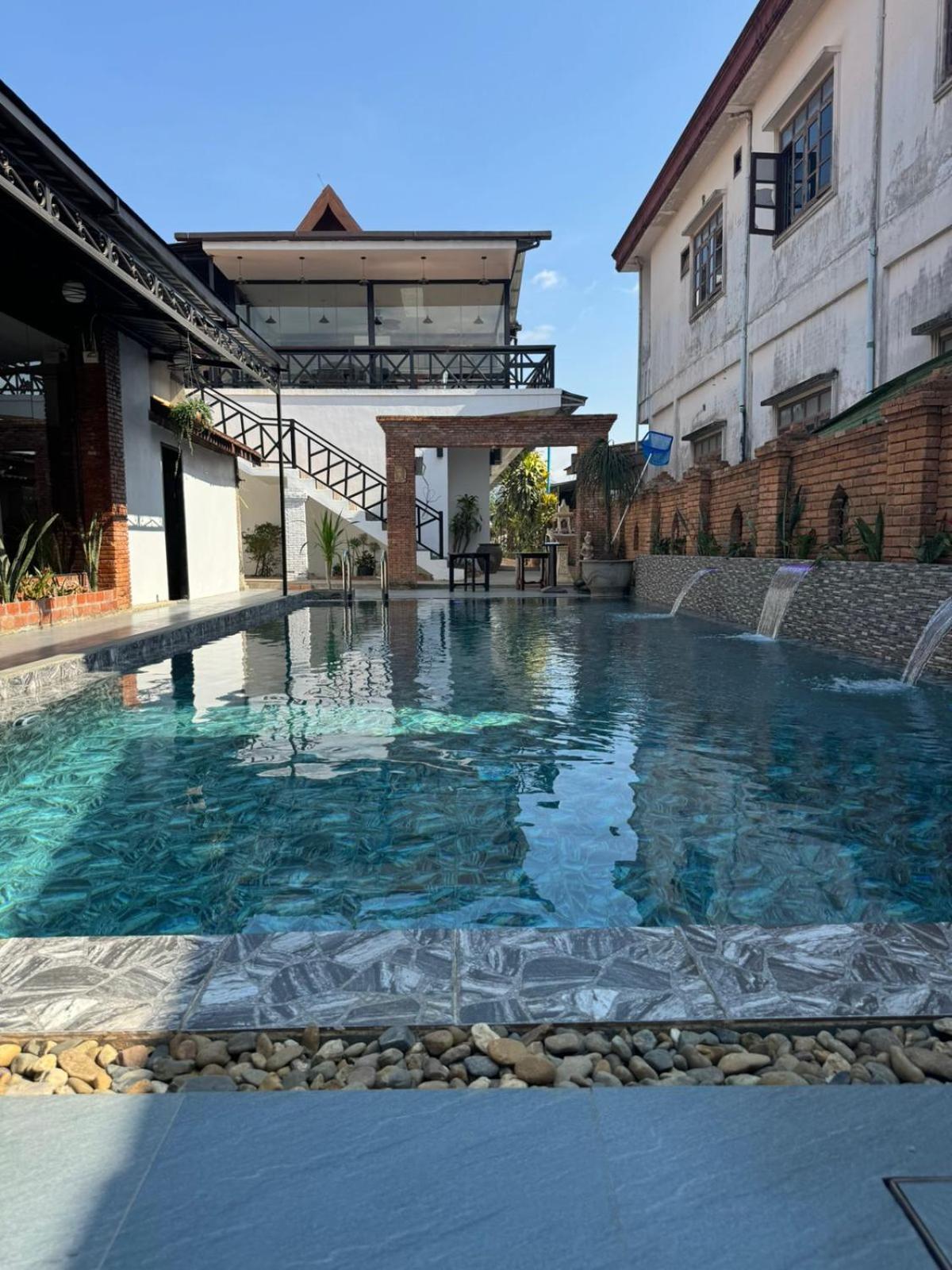 Win Hotel 방 비엥 외부 사진