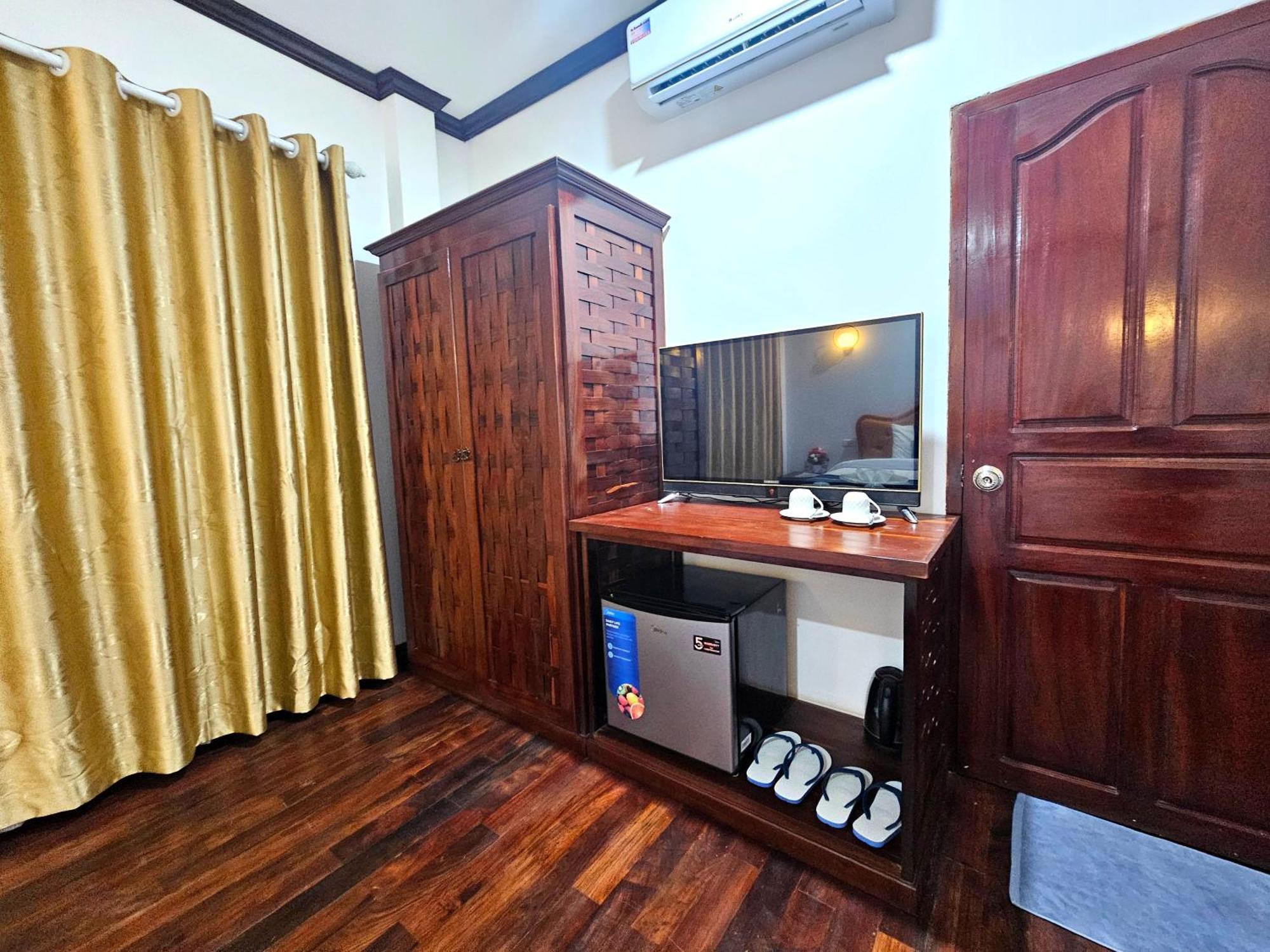 Win Hotel 방 비엥 외부 사진