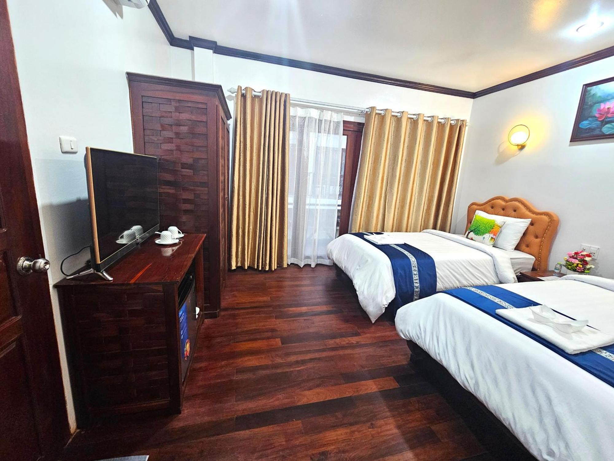 Win Hotel 방 비엥 외부 사진