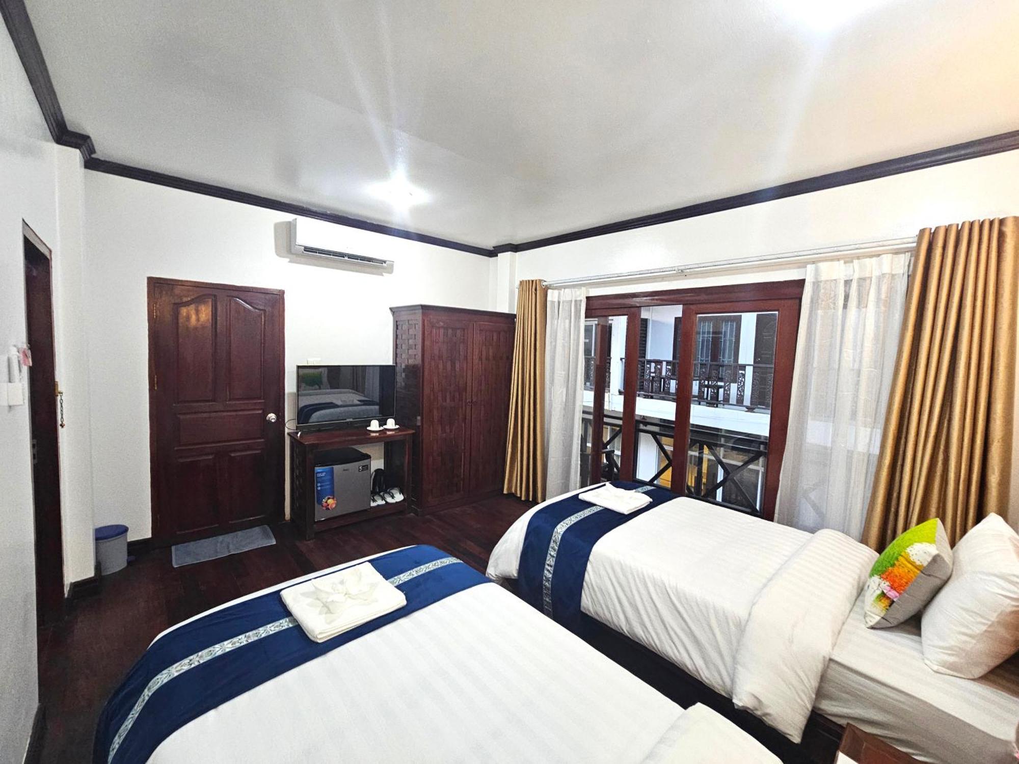 Win Hotel 방 비엥 외부 사진