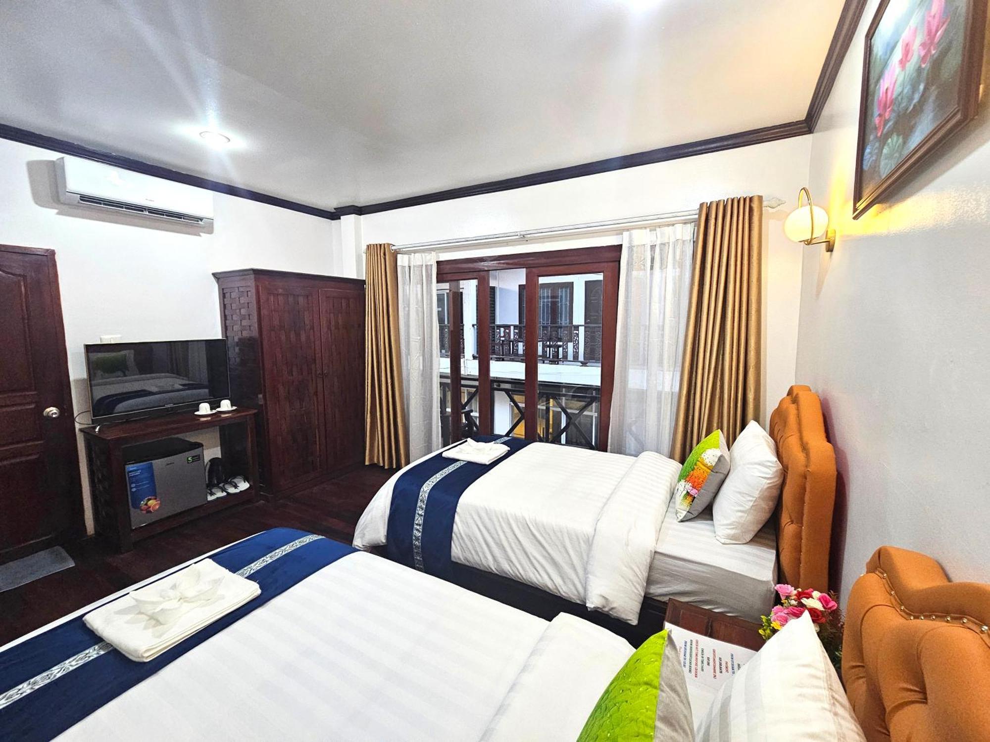 Win Hotel 방 비엥 외부 사진