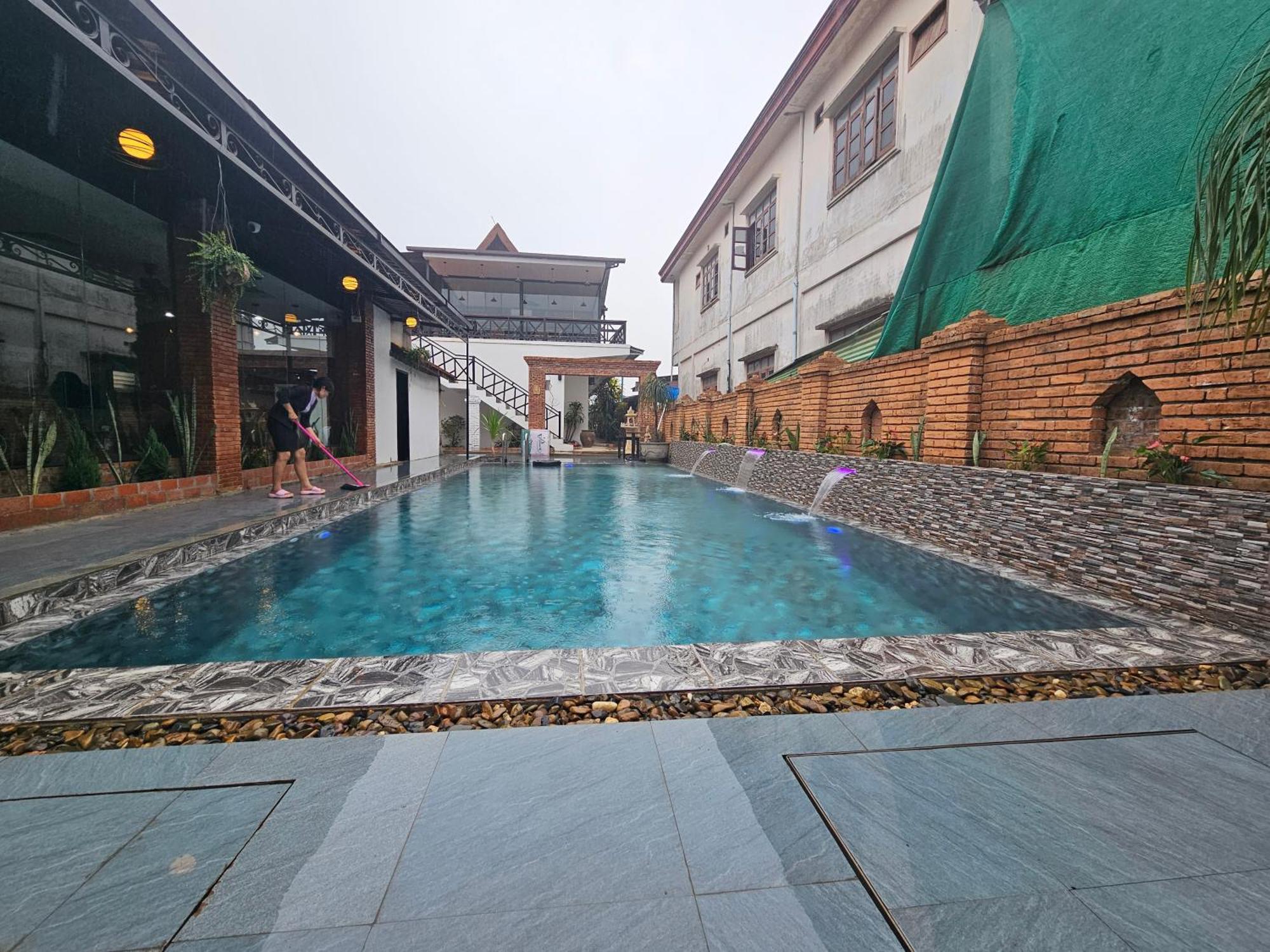 Win Hotel 방 비엥 외부 사진