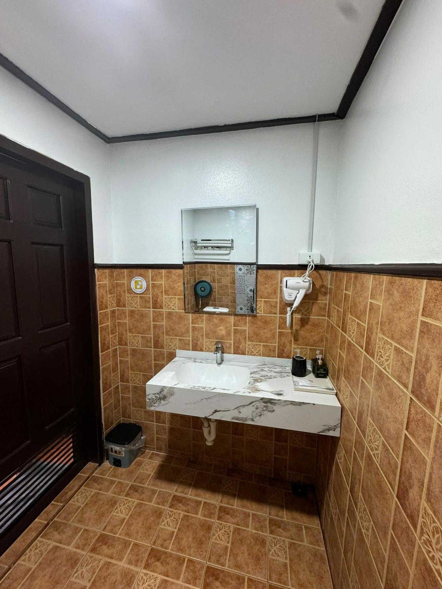 Win Hotel 방 비엥 외부 사진