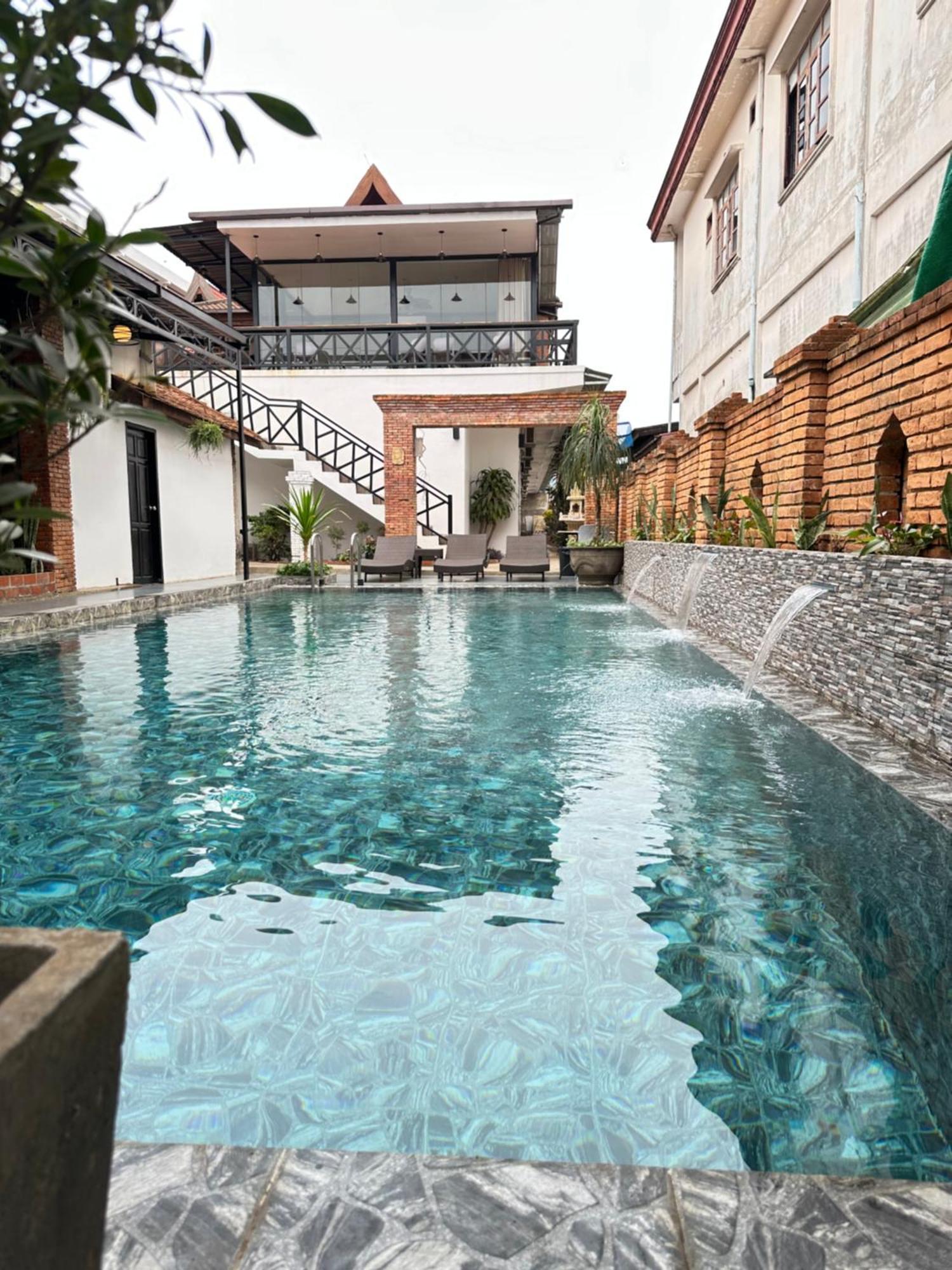 Win Hotel 방 비엥 외부 사진